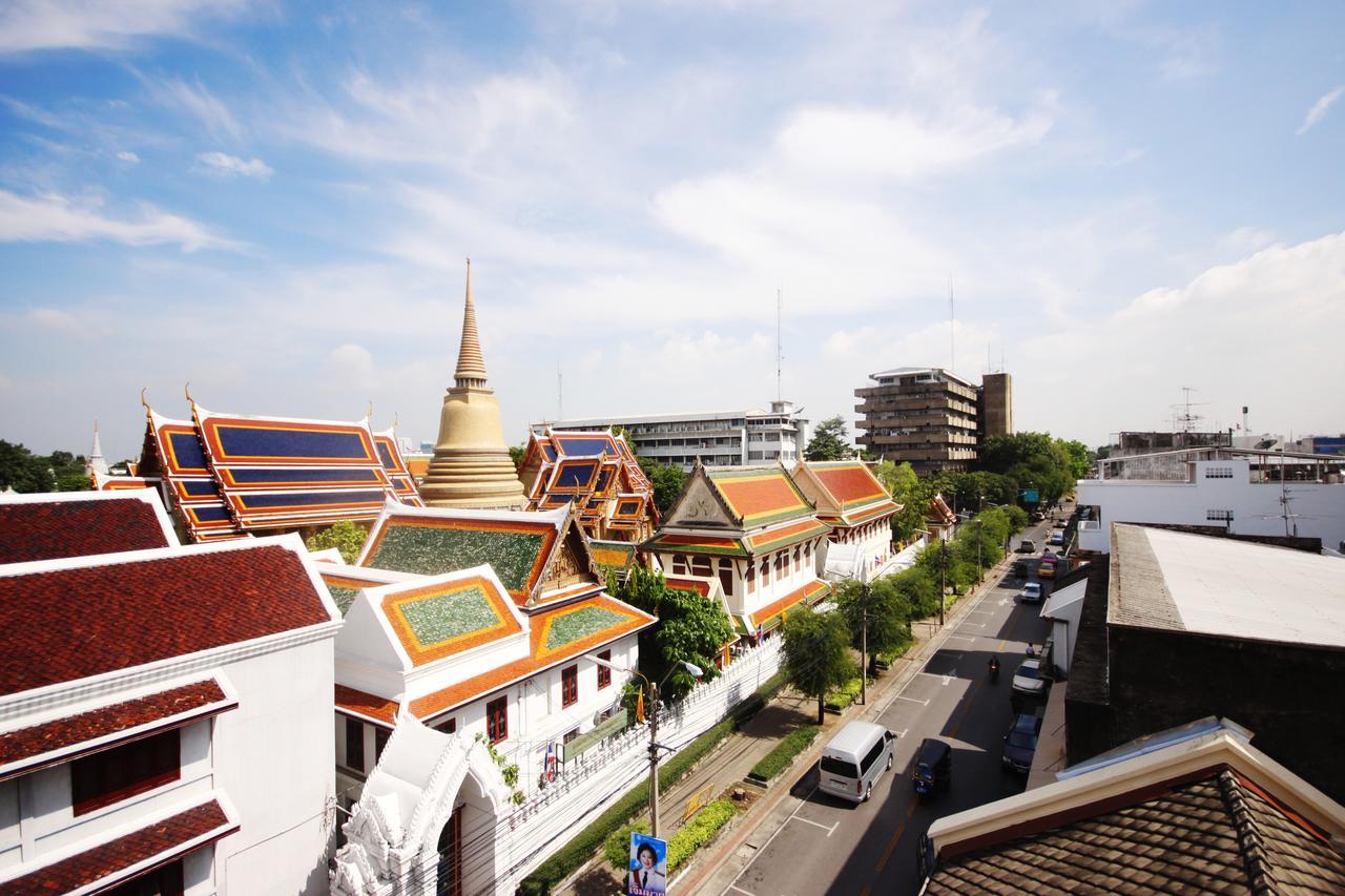 Issara By D Hostel Bangkok Exterior photo